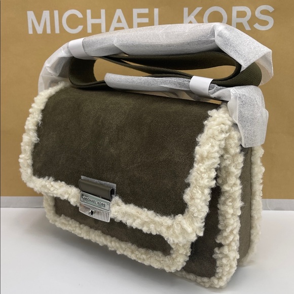 MICHAEL KORS Bradshaw Medium Suede and Faux Shearling Messenger Bag
Olive 
NWT - Picture 13 of 16